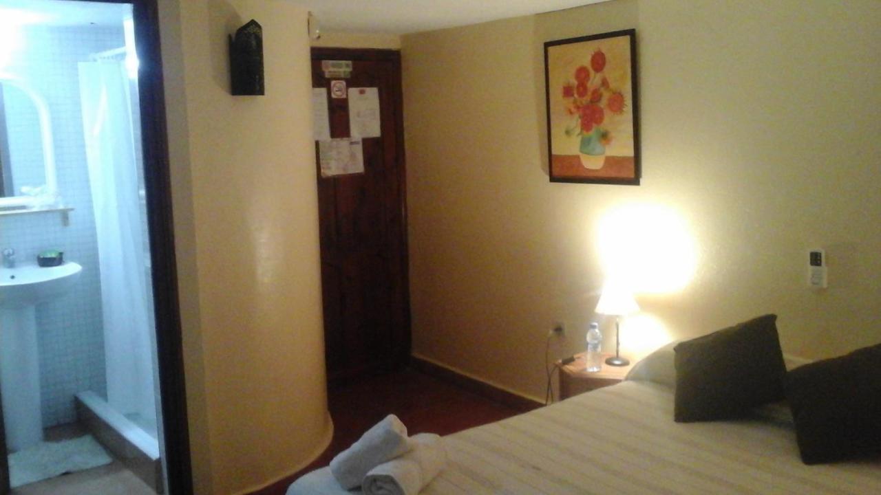 Casa Paca Alhucemas Guesthouse B&B ภายนอก รูปภาพ